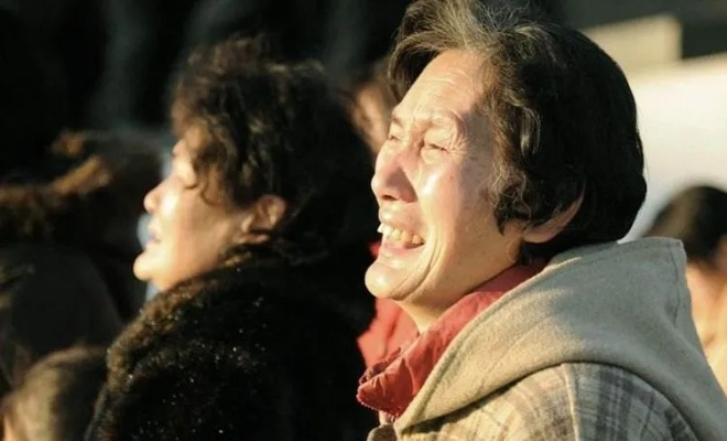 梦回往昔，与逝去亲人重逢的悲喜交织