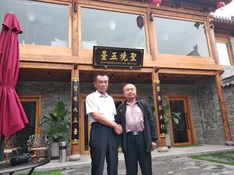 梦境解析，梦见死人复活脸行变了还站起来和人说话擞抱着
