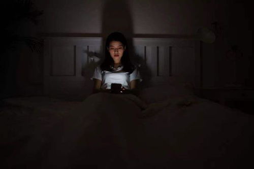 梦见人与装死人棺材共眠，探索梦境背后的深层含义
