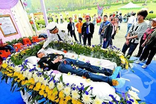 周公解梦，白天梦见死人，寓意何在？