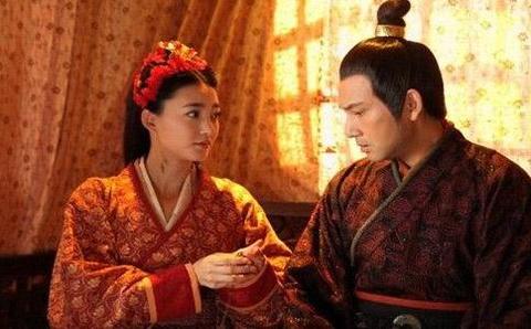 梦境奇谈，梦见别人家孩子刚出生就长大，寓意何在？