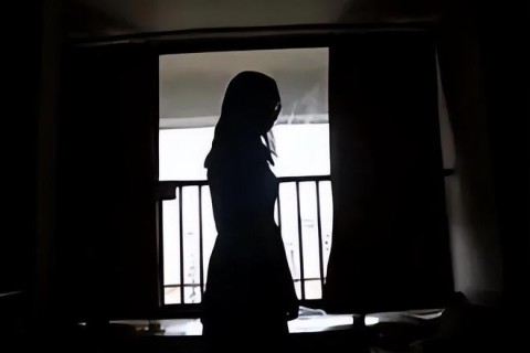 梦见自己在偷衣服，探索潜意识的隐秘信号与内心欲望的映射