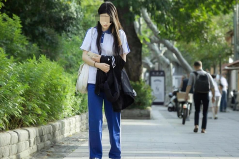 梦境解析，为何梦中会有人叫你扶一个女学生？