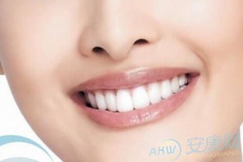 做梦梦到自己牙齿松了自己去摇的动是怎么回事，探索梦境中的牙齿松动与自我意识的关联