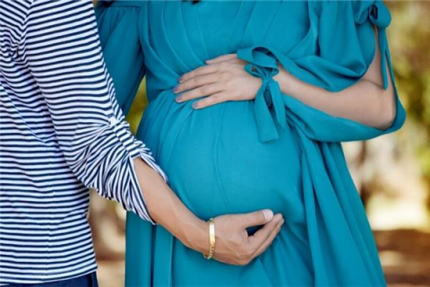 未婚女子梦见已婚女士生孩子，梦境背后的深层寓意与心理解析