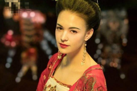 周公解梦，梦到我与一个男人睡觉被另一个女人发现，情感纠葛的预兆？