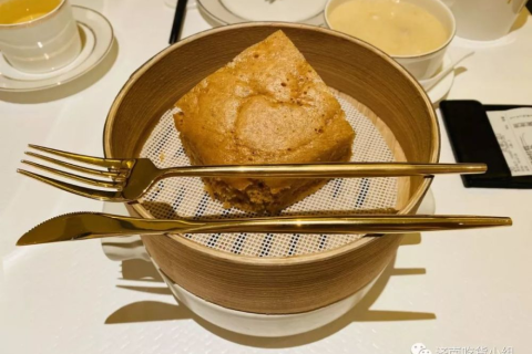 梦境迷踪，探寻吃宴席却找不到朋友的深层含义