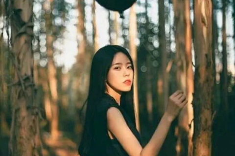 梦境中的呼唤，解读梦见去世的爷爷奶奶坐在床头，欲带我同行的深层含义