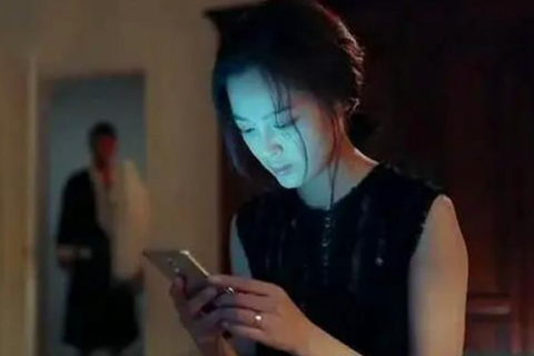 梦境中的情感纠葛，解析梦见男友与别的女人的通话