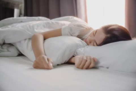 梦见情人推着病床，情感纠葛与内心疗愈的隐喻