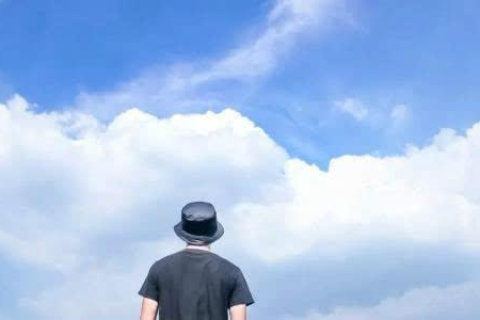 最近连续梦见村里去世多年的人，梦境背后的深层含义与心理解析