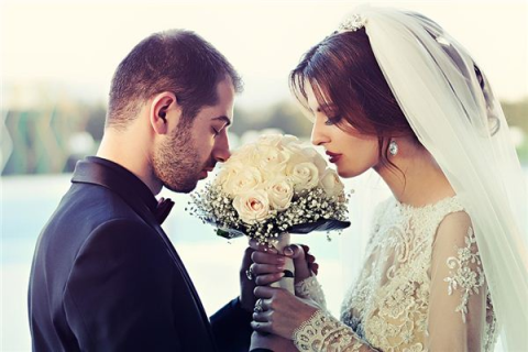 梦见自己结婚会去世吗？解析梦境中的婚礼与生命寓意