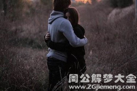 梦见自己被人拿刀追杀，一场梦境的深层解析与心理启示