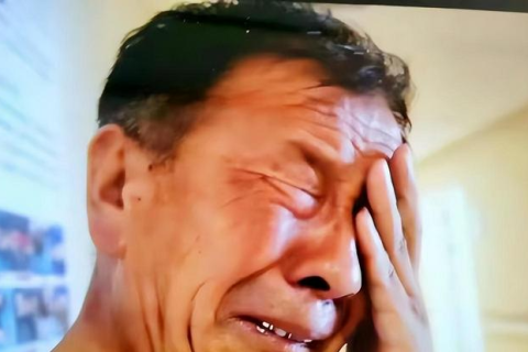 梦见老人去世后不愿走，探索梦境背后的深层含义与情感寄托