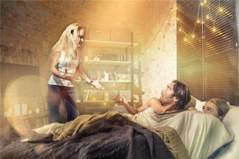 梦境的隐喻，为何我总是梦见和情人在一起时，总有另外一个女人出现？