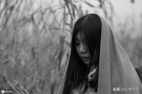 梦境交织，梦见死去的亲人祭拜活着亲人