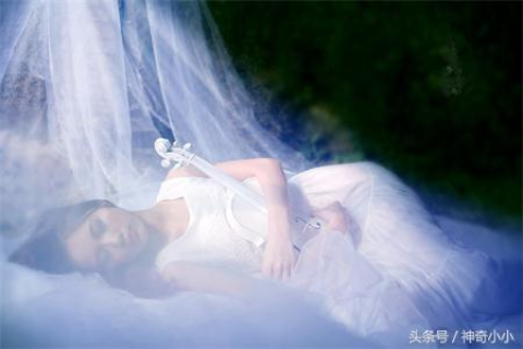 梦境中的生死轮回，解析梦到人死了的深层含义