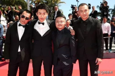 梦境解析，白猫与名人主人的温柔与转变