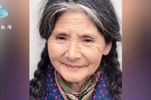 梦境中的哀伤与告别，解析梦见死人了，死人的家人一边哭一边准备把他/她埋了，到处是白花圈的梦境