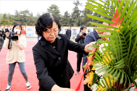 梦回往昔，解析梦到死去的亲人背后的深层含义