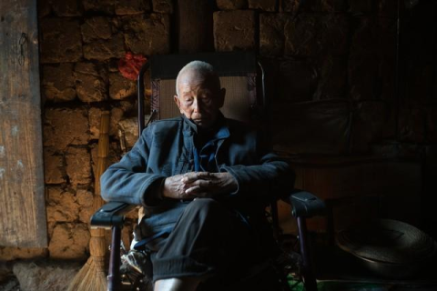 梦回往昔，泪洒故亲，梦见死去的爷爷回来，我对着他哭