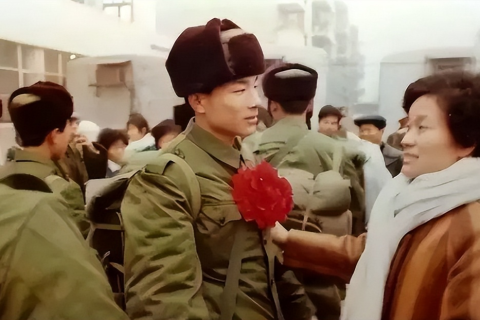 梦境中的恐怖循环，解析梦见自己被死去的人害死的深层含义