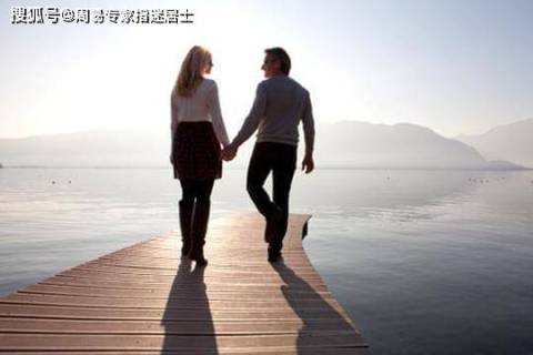 梦境的隐喻，梦见情人的老婆赠鞋的双关意味解析