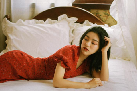梦里梦见醒不来的梦，红线里被软禁的红，究竟意味着什么？