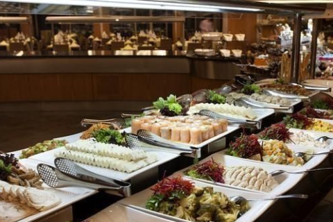 梦境盛宴，解析梦见吃自助餐且大量进食的深层含义