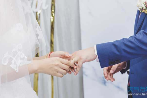 梦见前男友和别的女孩要结婚，梦境背后的情感解析与心理启示
