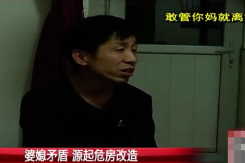 昨晚梦见自己在老家干活，看见田里有两条蛇，吓得我哭了，旁边有人说……