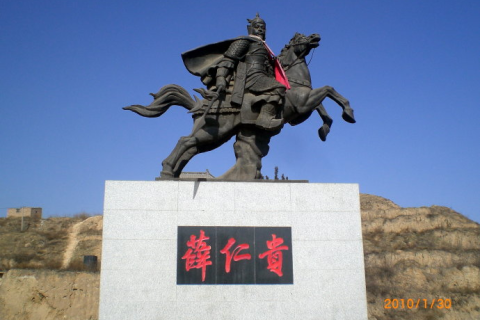 梦见亲人的墓被挖，梦境背后的深层含义与心理解析