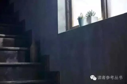 梦境启示录，梦见房屋倒塌自己躲过一劫的深层寓意与心理解析