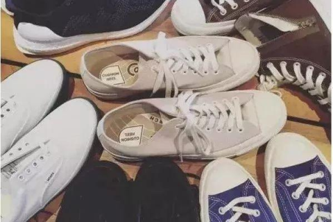 梦见自己买的新鞋破了，寓意与解析