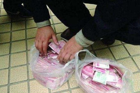 梦境拾金，解析梦到捡钱的深层含义与心理预兆