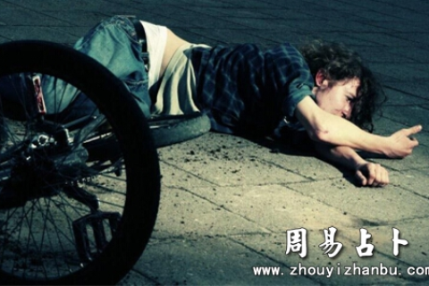 梦见自己头部受伤，梦境背后的深层含义与心理解析