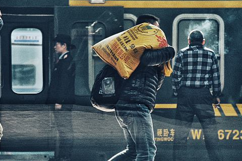 梦见坐动车，探索潜意识中的旅行与成长