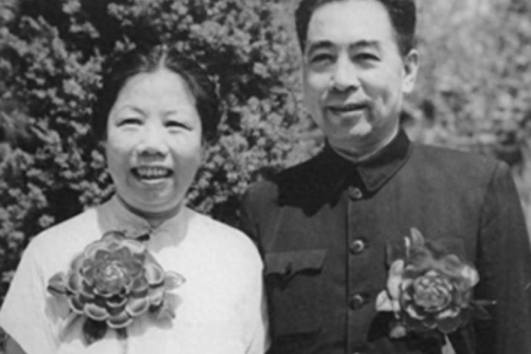昨晚梦见看到表妹在洗衣服，梦境中的亲情与洗涤象征解析