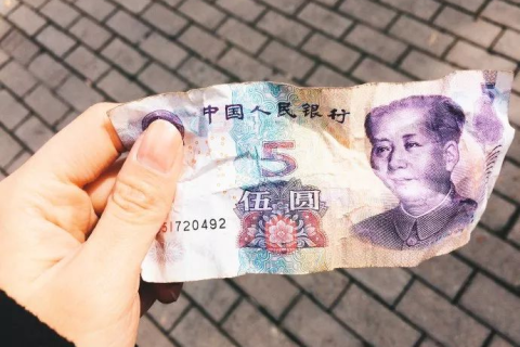 梦见自己有一包钱又捡了一大把钱，财富与机遇的象征解读