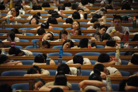 梦境的迷雾，解析我老婆怀孕了我梦到孩子不是我的的深层含义