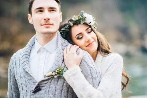 梦境与现实交错，梦见喜欢的人早已结婚并育有子女，实则未婚之谜