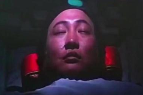 梦境的隐喻，解析梦到自己的女儿在死人旁边坐着的深层含义