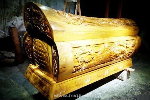 梦见棺材里面装有死人，探索梦境背后的深层含义
