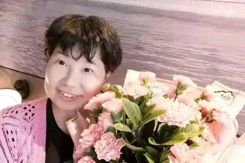 梦境中的哀伤与追寻，解析梦见死了的爸爸死了等棺材盖好了棺材追着我撞