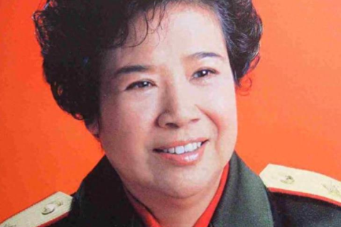 梦境再现，奶奶遗愿与家族纽带