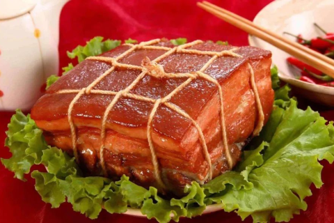 梦见很多整块猪肉，寓意丰富，解读你的潜意识