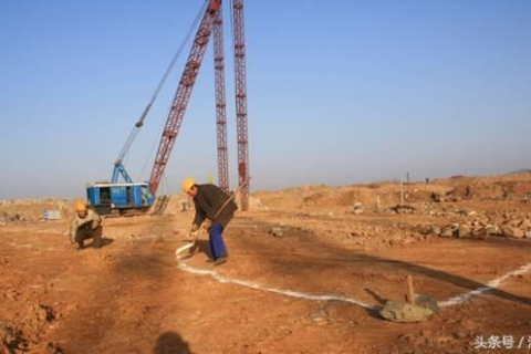 梦见盖房子打地基，预示未来与自我构建的深层解析