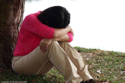 梦见死去的婆婆来找我老公的麻烦，解读梦境背后的深层含义