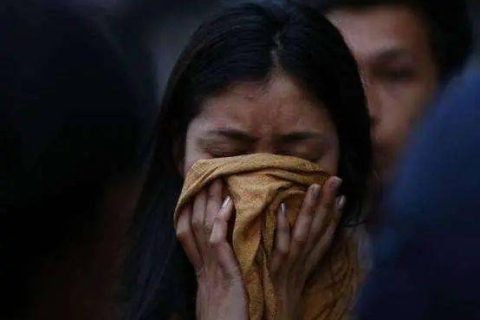 中年女性梦境解析，梦见众多死鱼背后的深层含义与心理暗示