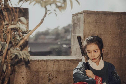 梦见老房子屋顶着火，梦境背后的深层寓意与心理解析
